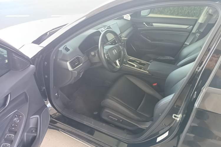 Used Honda Accord 2022 260TURBO Luxury Edition Left Front Seat