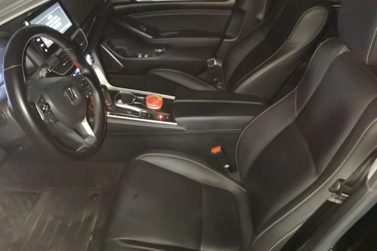 Used Honda Accord 2022 260TURBO Phantom Night · Prestige Edition Left Front Seat