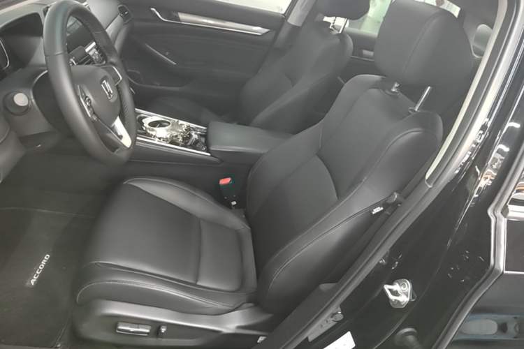 Used Honda Accord 2022 260TURBO Luxury Edition Left Front Seat