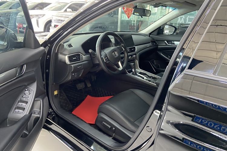 Used Honda Accord 2022 260TURBO Luxury Edition Left Front Seat