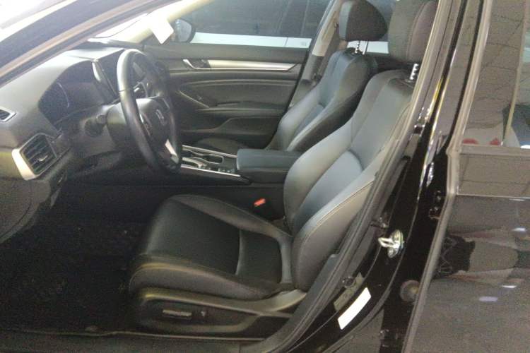 Used Honda Accord 2022 260TURBO Luxury Edition Left Front Seat