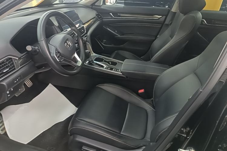 Used Honda Accord 2022 260TURBO Phantom Night · Prestige Edition Left Front Seat