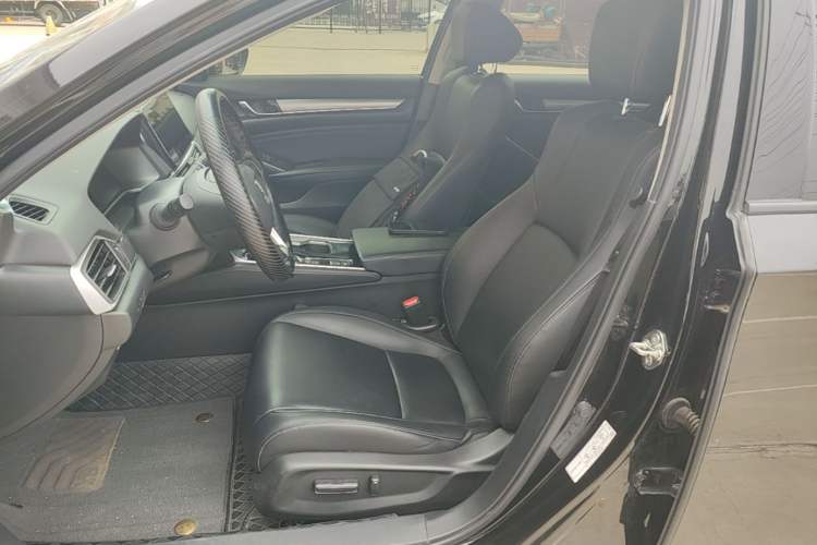 Used Honda Accord 2022 260TURBO Luxury Edition Left Front Seat