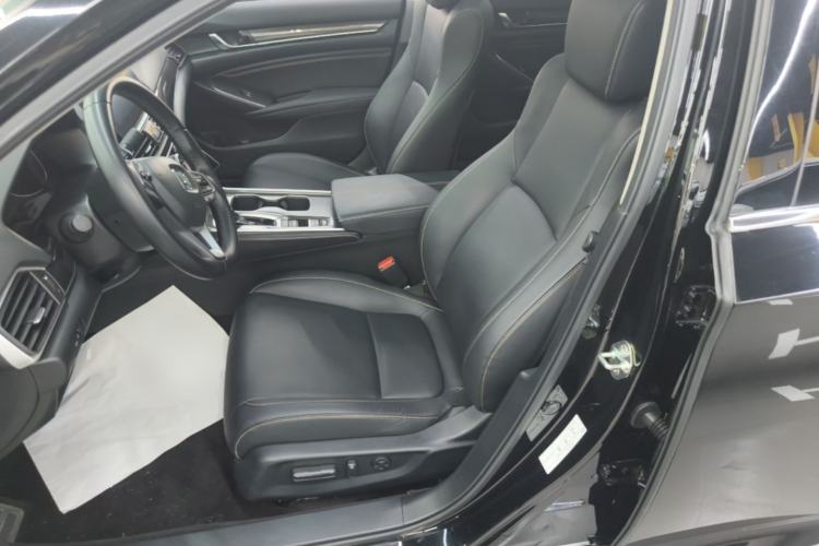 Used Honda Accord 2022 260TURBO Phantom Night · Prestige Edition Left Front Seat