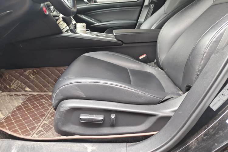 Used Honda Accord 2022 260TURBO Luxury Edition Left Front Seat