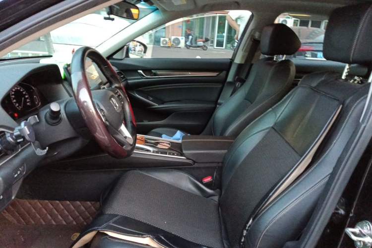 Used Honda Accord 2022 260TURBO Phantom Night · Prestige Edition Left Front Seat