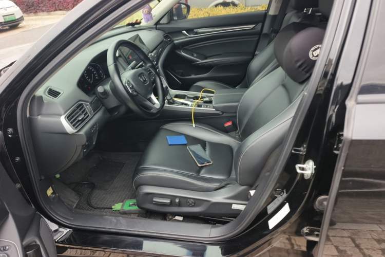 Used Honda Accord 2022 260TURBO Phantom Night · Prestige Edition Left Front Seat