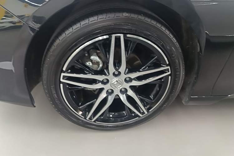 Used Honda Accord 2022 260TURBO Phantom Night · Prestige Edition Left Front Wheel Hub