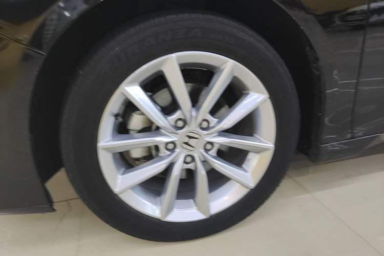 Used Honda Accord 2022 260TURBO Luxury Edition Left Front Wheel Hub