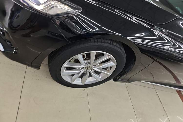 Used Honda Accord 2022 260TURBO Luxury Edition Left Front Wheel Hub
