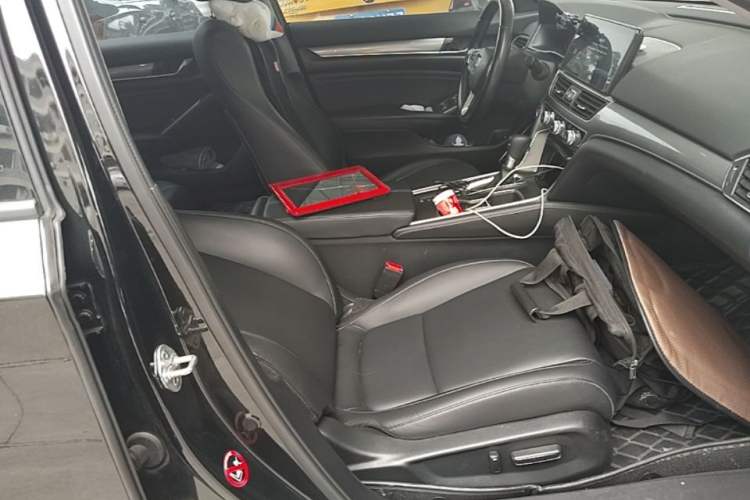 Used Honda Accord 2022 260TURBO Luxury Edition Right Front Seat