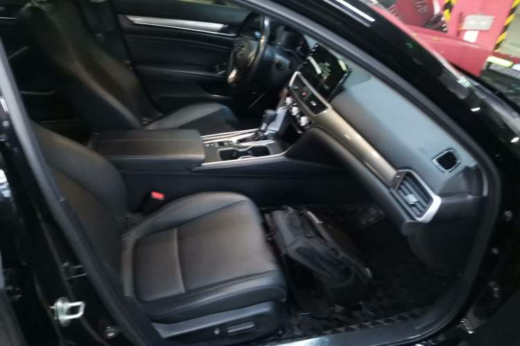 Used Honda Accord 2022 260TURBO Luxury Edition Right Front Seat