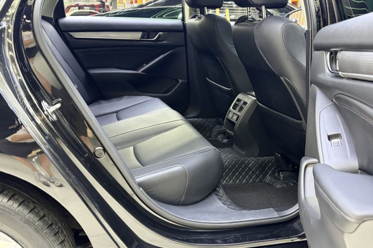 Used Honda Accord 2022 260TURBO Luxury Edition Right Front Seat