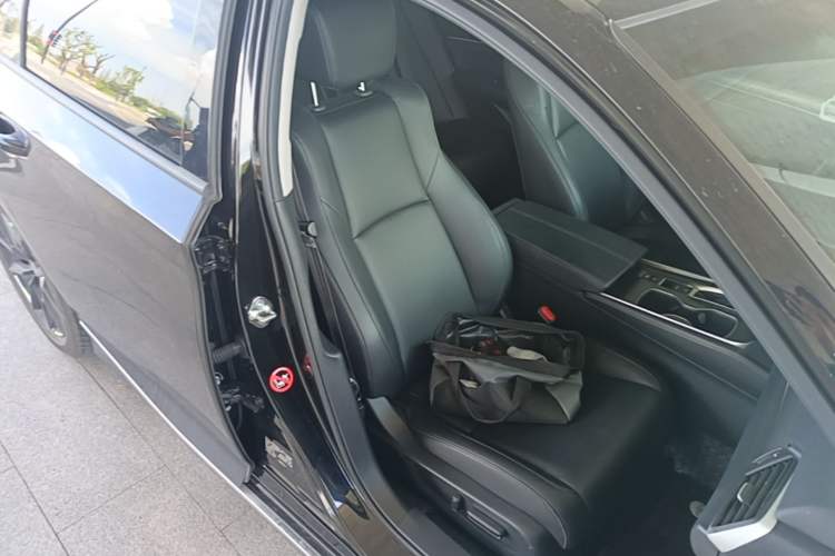 Used Honda Accord 2022 260TURBO Luxury Edition Right Front Seat