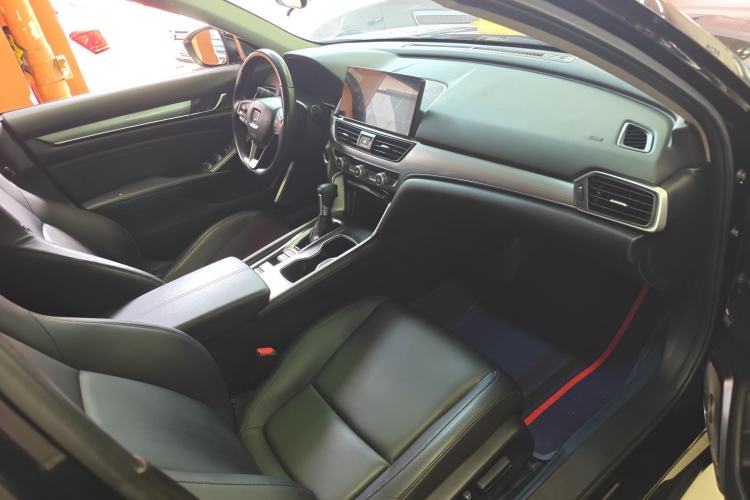 Used Honda Accord 2022 260TURBO Luxury Edition Right Front Seat
