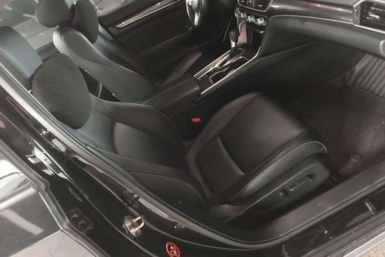 Used Honda Accord 2022 260TURBO Phantom Night · Prestige Edition Right Front Seat