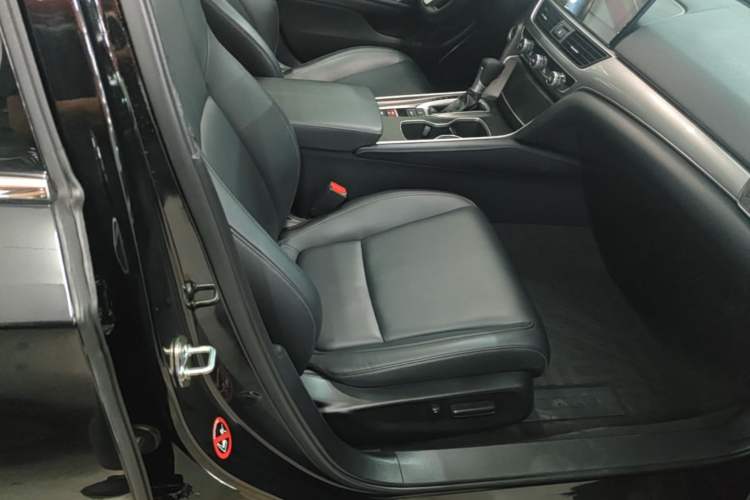 Used Honda Accord 2022 260TURBO Luxury Edition Right Front Seat