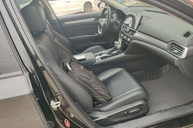 Used Honda Accord 2022 260TURBO Luxury Edition Right Front Seat