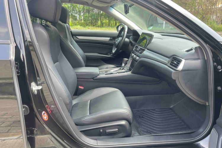 Used Honda Accord 2022 260TURBO Luxury Edition Right Front Seat