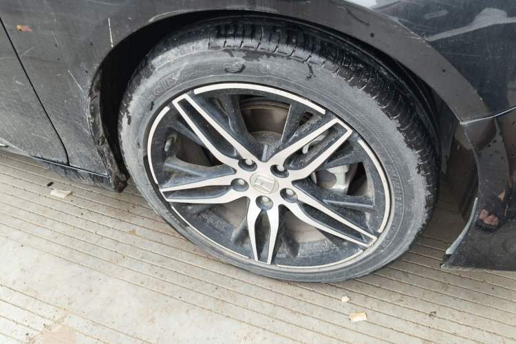 Used Honda Accord 2022 260TURBO Phantom Night · Prestige Edition Right Front Wheel Hub