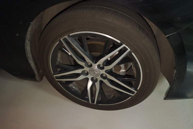 Used Honda Accord 2022 260TURBO Phantom Night · Prestige Edition Right Front Wheel Hub