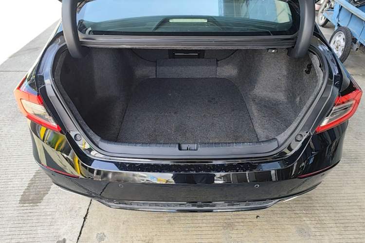Used Honda Accord 2022 260TURBO Phantom Night · Prestige Edition Trunk