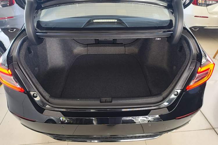 Used Honda Accord 2022 260TURBO Phantom Night · Prestige Edition Trunk
