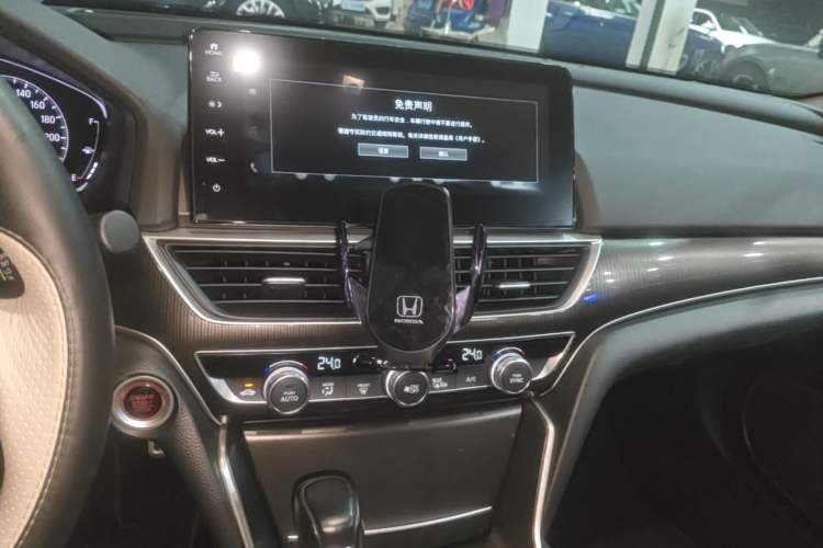 Used Honda Accord 2022 260TURBO Phantom Night · Prestige Edition Audio And AC Panel