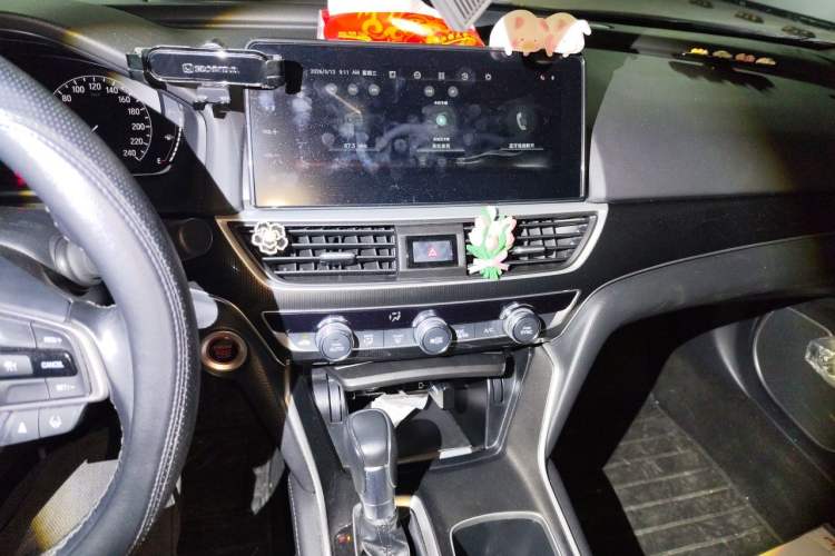 Used Honda Accord 2022 260TURBO Phantom Night · Prestige Edition Audio And AC Panel