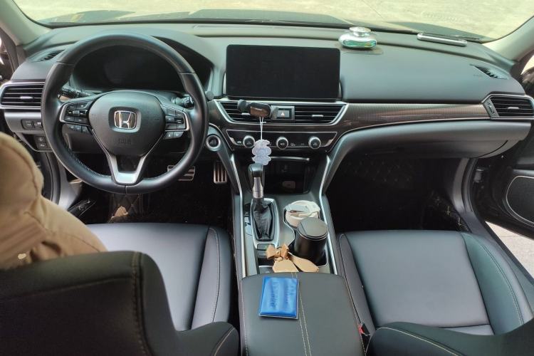 Used Honda Accord 2022 260TURBO Phantom Night · Prestige Edition Center Console