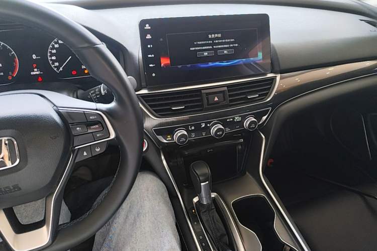 Used Honda Accord 2022 260TURBO Phantom Night · Prestige Edition Center Console