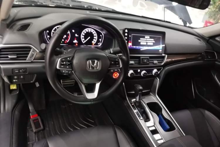 Used Honda Accord 2022 260TURBO Phantom Night · Prestige Edition Center Console