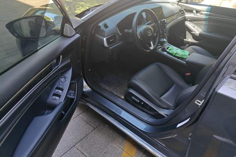 Used Honda Accord 2022 260TURBO Phantom Night · Prestige Edition Driver Seat