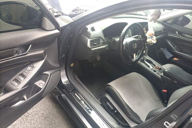 Used Honda Accord 2022 260TURBO Phantom Night · Prestige Edition Driver Seat