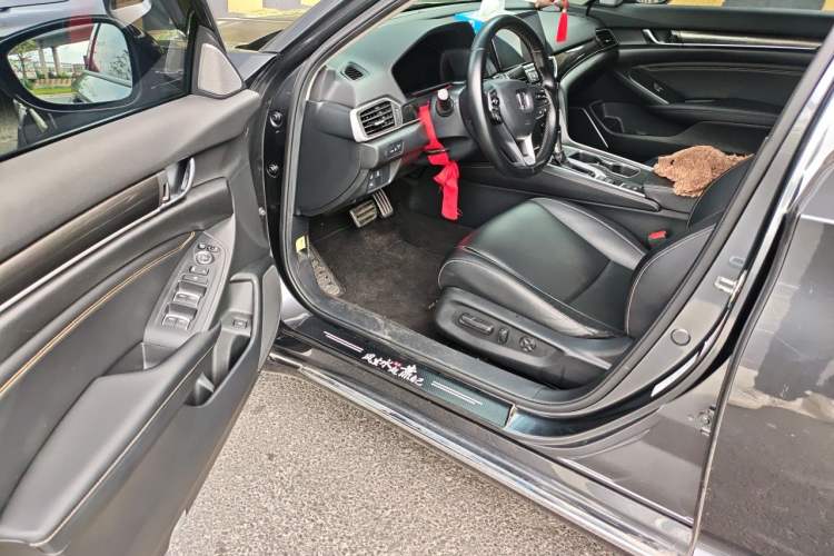 Used Honda Accord 2022 260TURBO Phantom Night · Prestige Edition Driver Seat
