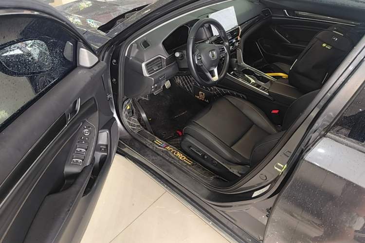 Used Honda Accord 2022 260TURBO Phantom Night · Prestige Edition Driver Seat