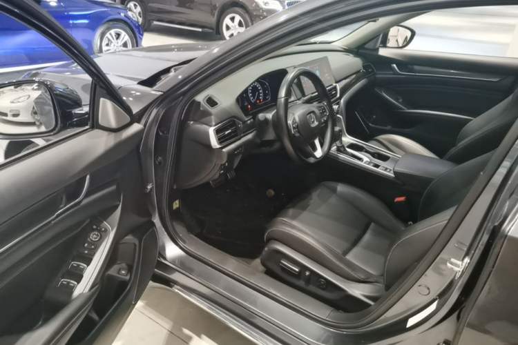 Used Honda Accord 2022 260TURBO Phantom Night · Prestige Edition Driver Seat