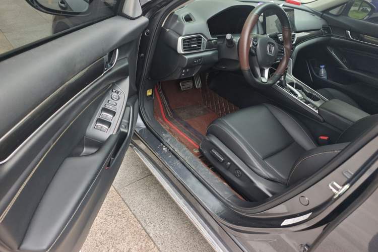 Used Honda Accord 2022 260TURBO Phantom Night · Prestige Edition Driver Seat