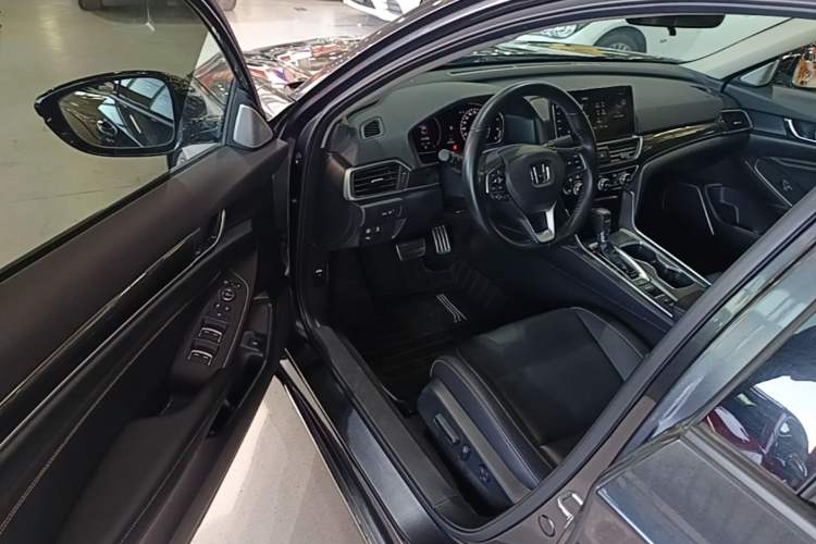 Used Honda Accord 2022 260TURBO Phantom Night · Prestige Edition Driver Seat