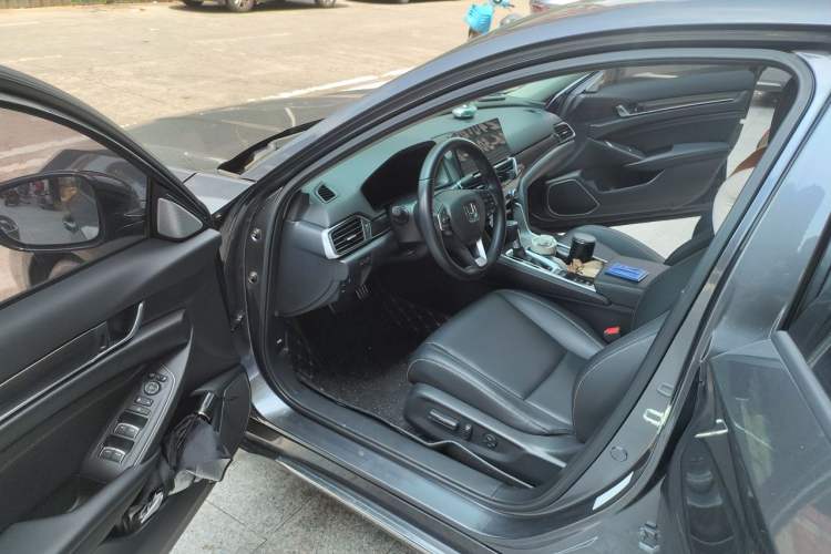 Used Honda Accord 2022 260TURBO Phantom Night · Prestige Edition Driver Seat