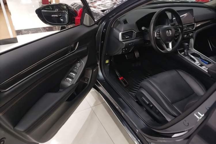 Used Honda Accord 2022 260TURBO Phantom Night · Prestige Edition Driver Seat