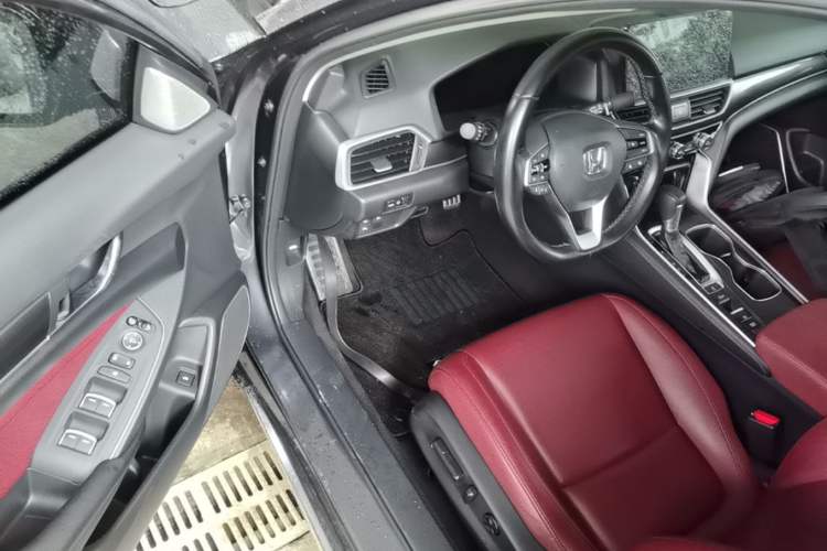 Used Honda Accord 2022 260TURBO Phantom Night · Prestige Edition Driver Seat
