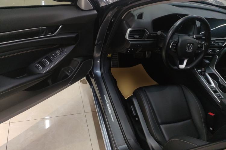 Used Honda Accord 2022 260TURBO Phantom Night · Prestige Edition Driver Seat