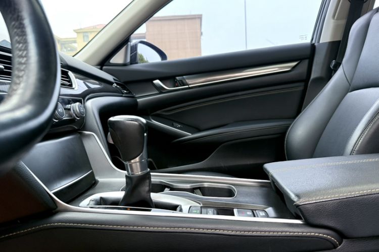 Used Honda Accord 2022 260TURBO Phantom Night · Prestige Edition Gear Lever