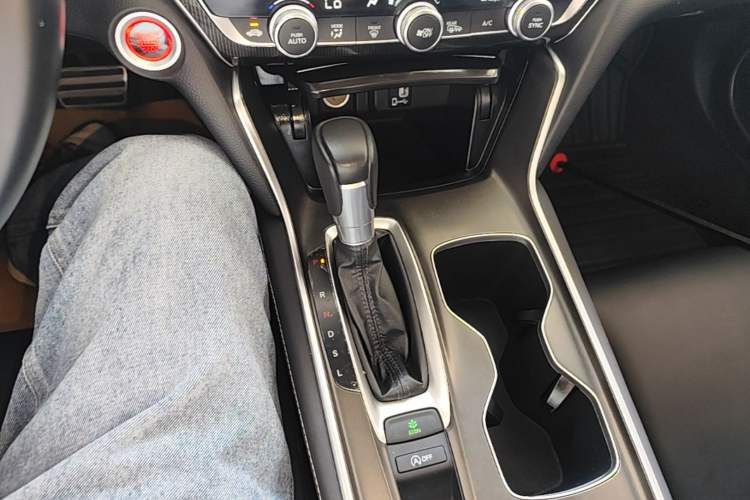 Used Honda Accord 2022 260TURBO Phantom Night · Prestige Edition Gear Lever