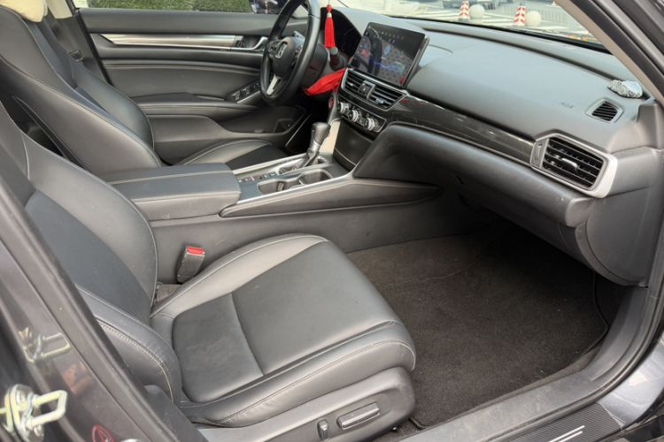 Used Honda Accord 2022 260TURBO Phantom Night · Prestige Edition Interior 9