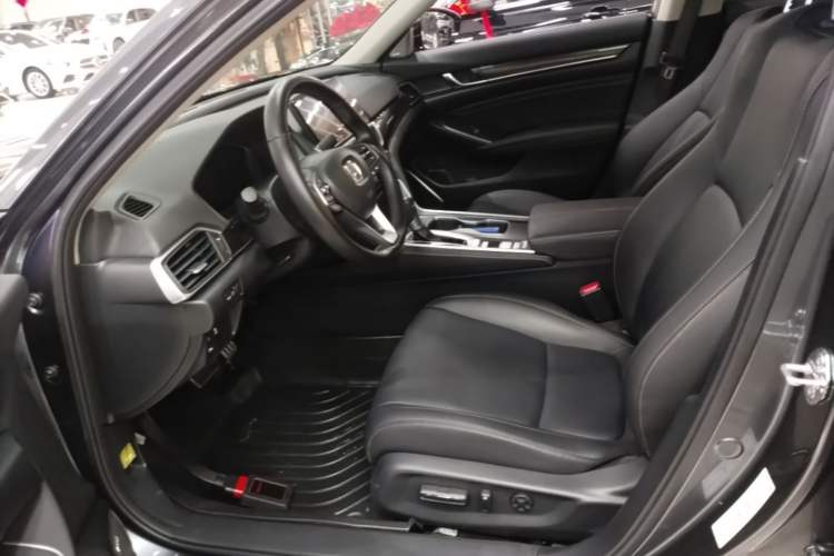 Used Honda Accord 2022 260TURBO Phantom Night · Prestige Edition Left Front Seat