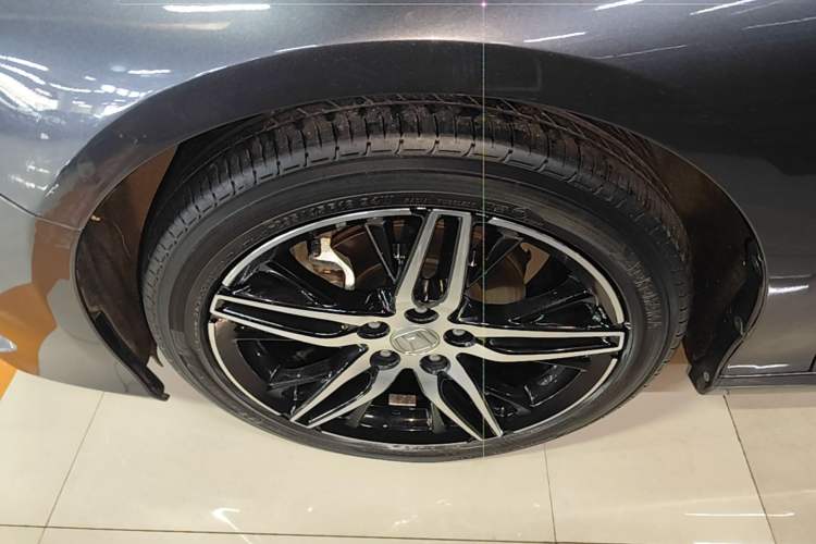 Used Honda Accord 2022 260TURBO Phantom Night · Prestige Edition Left Front Wheel Hub