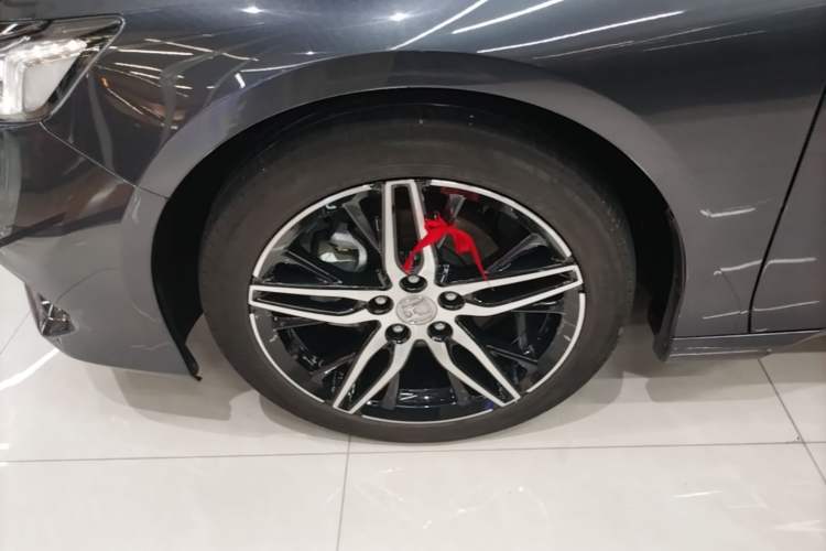 Used Honda Accord 2022 260TURBO Phantom Night · Prestige Edition Left Front Wheel Hub