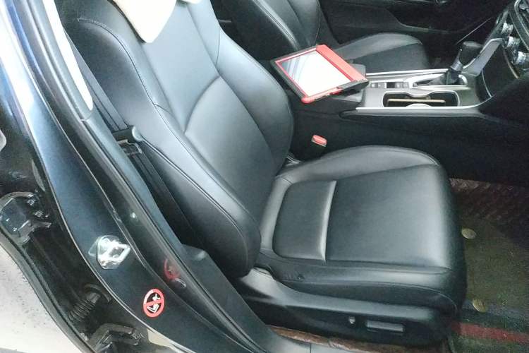 Used Honda Accord 2022 260TURBO Luxury Edition Right Front Seat